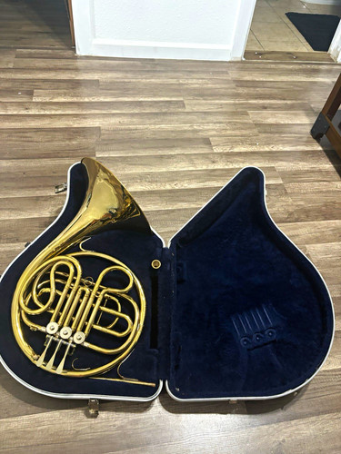 Conn single french horn - f, 3